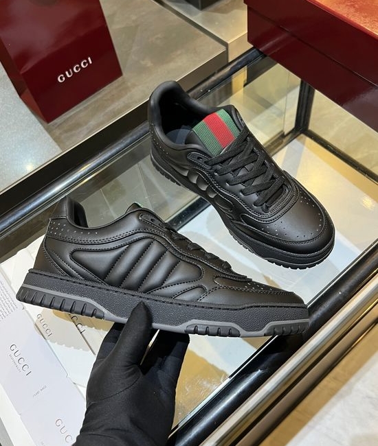 Gucci Vintage Style Leather Sneakers Distressed Detail Low Top