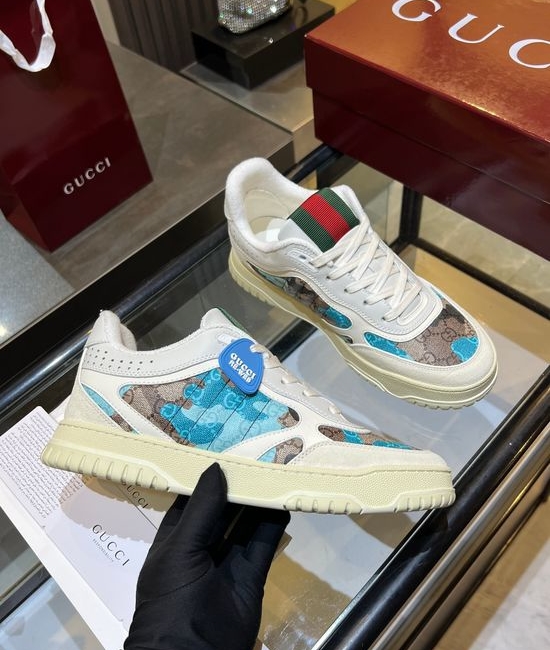 Gucci Vintage Style Leather Sneakers Distressed Detail Low Top