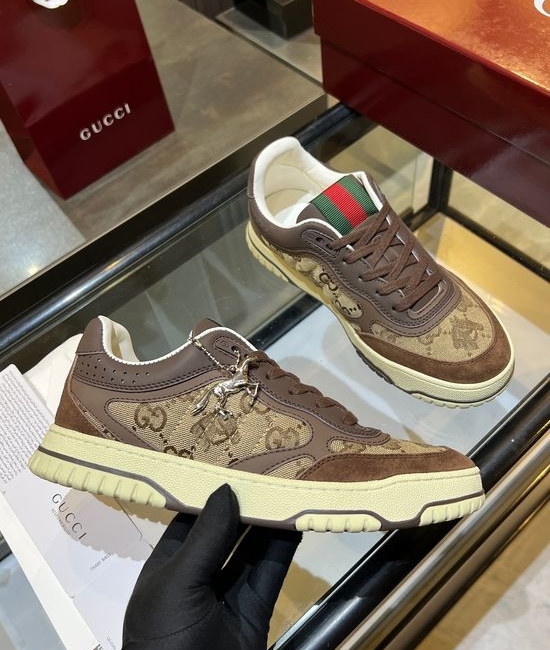 Gucci Vintage Style Leather Sneakers Distressed Detail Low Top