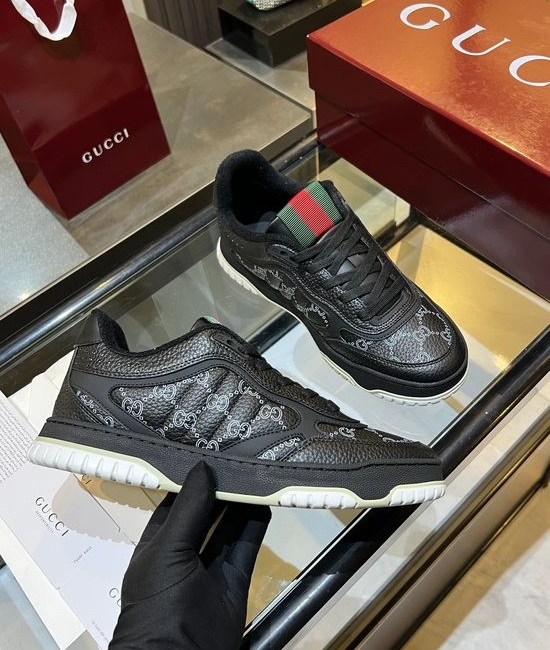 Gucci Vintage Style Leather Sneakers Distressed Detail Low Top