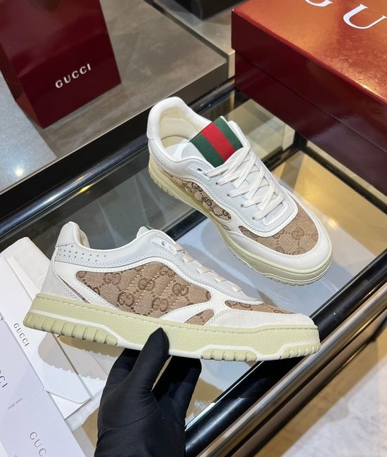 Gucci Vintage Style Leather Sneakers Distressed Detail Low Top