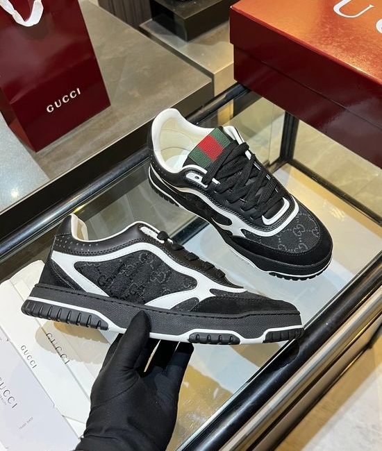 Gucci Vintage Style Leather Sneakers Distressed Detail Low Top