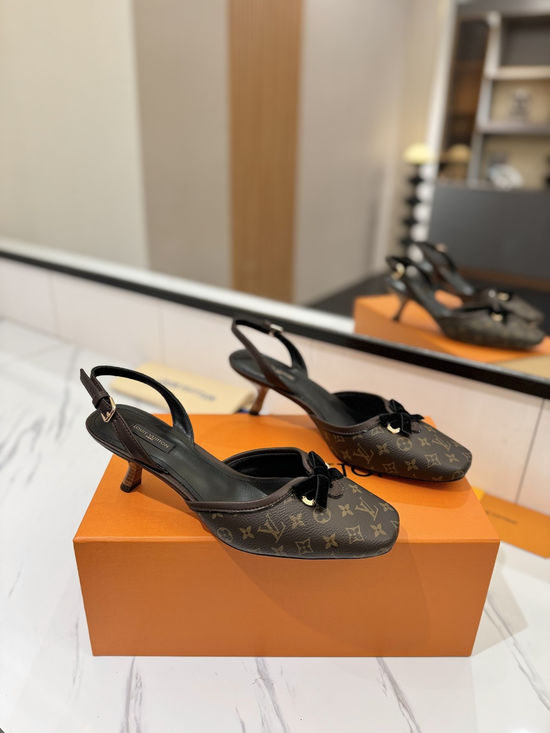 Louis Vuitton Elegant Open-Toe Sandals with Premium Materials and Custom Heel