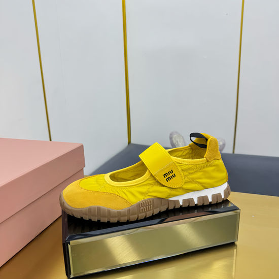 Miu Miu Comfortable Lightweight Flat Casual Slip-On Shoes