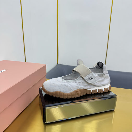 Miu Miu Comfortable Lightweight Flat Casual Slip-On Shoes