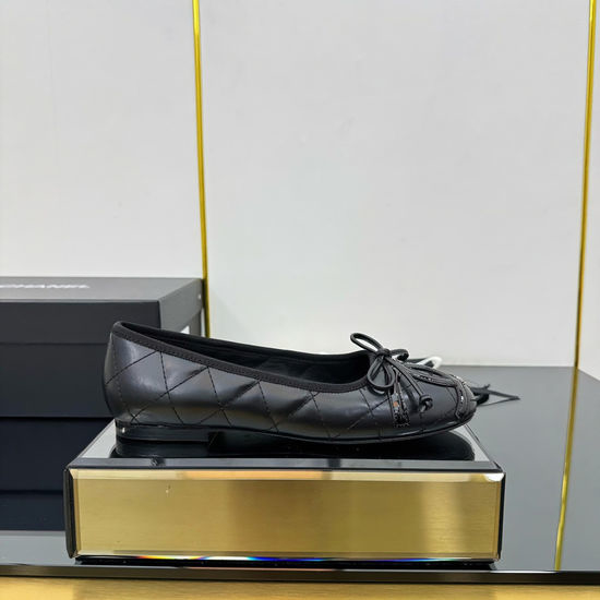 Chanel Elegant Contrast Toe Leather Ballet Flats