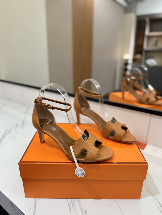 Hermes Elegant Palm Grain Leather Mid Heel Dress Shoes