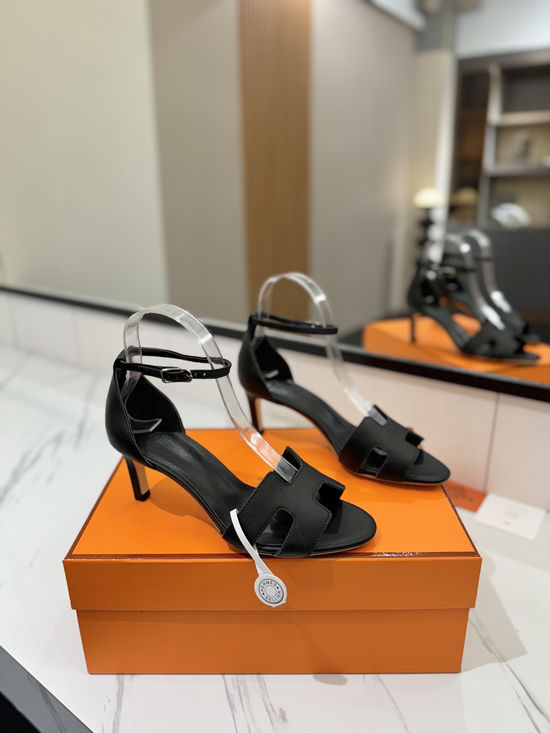 Hermes Elegant Palm Grain Leather Mid Heel Dress Shoes