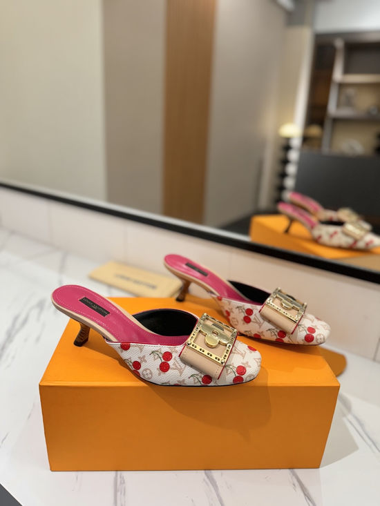 Louis Vuitton Classic Sandals Elegant Design Premium Materials Comfortable Fit
