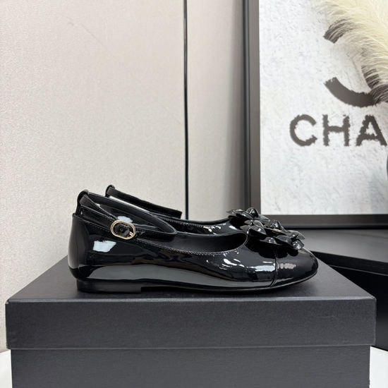 Chanel Cowhide Upper Slide Sandals Soft Lining Genuine Leather Sole