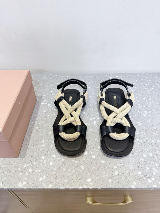 Miu Miu Comfortable Leather Flat Sandals Casual Daily Wear