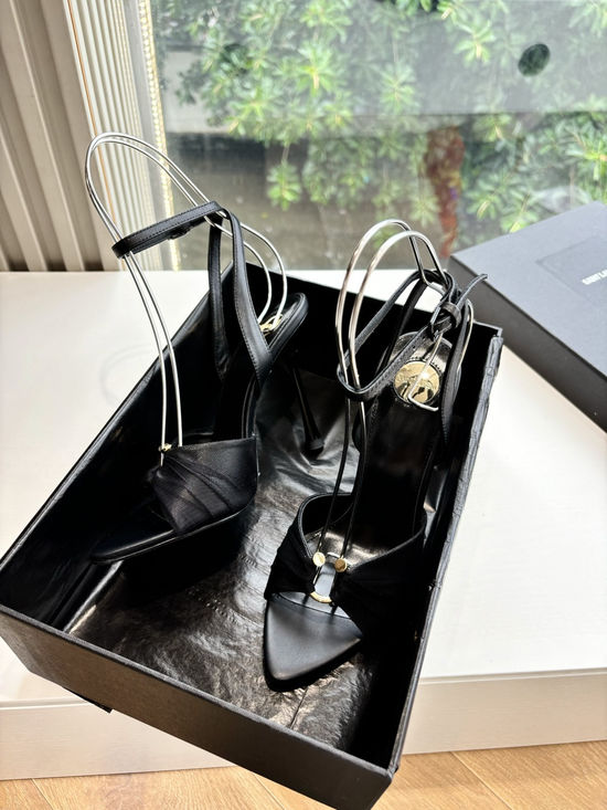 Yves Saint Laurent Logo Decor Leather Flat Sandals