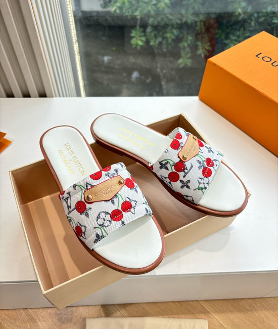 Louis Vuitton LV Premium Comfortable Flat Slides Elegant Casual Daily Slippers