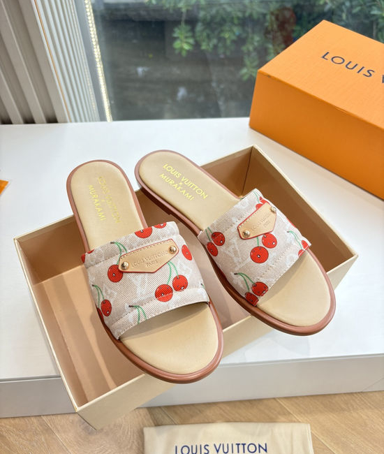 Louis Vuitton LV Premium Comfortable Flat Slides Elegant Casual Daily Slippers