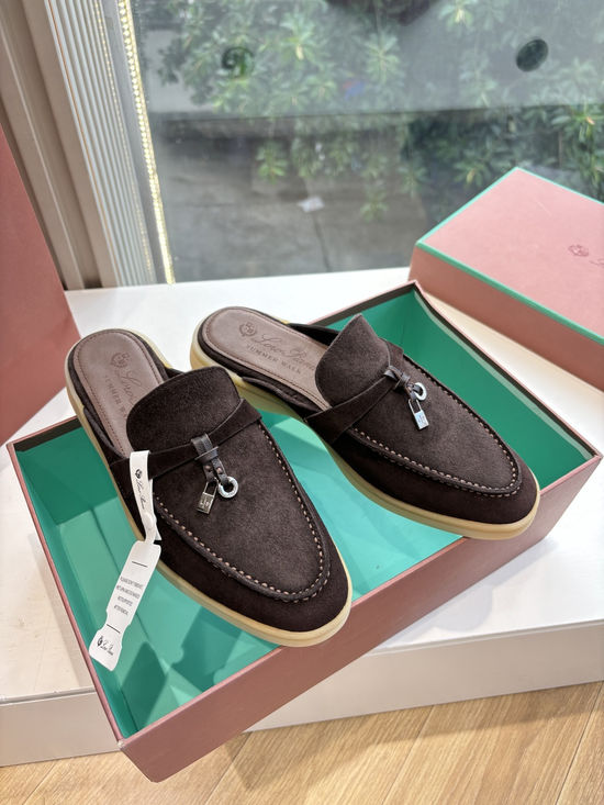 Loro Piana Classic Smooth Leather Loafers Elegant Comfortable Footwear