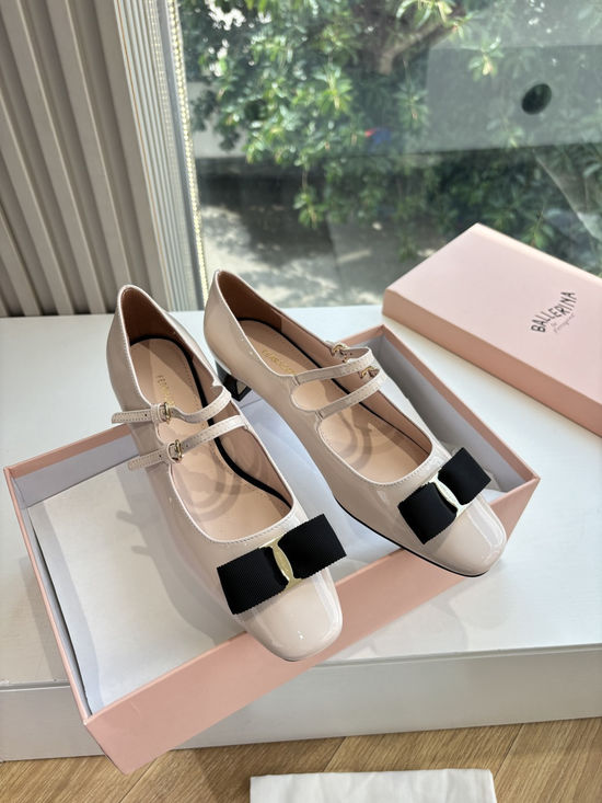 Ferragamo Patent Leather Bow Flat Loafers Soft Lined Daily Wear Shoes