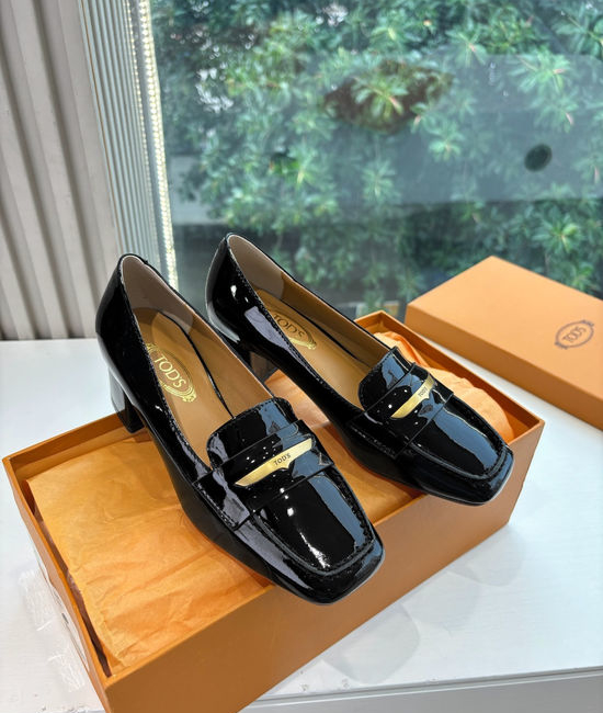 Tods Classic Buckle Decor Leather Loafer Boots