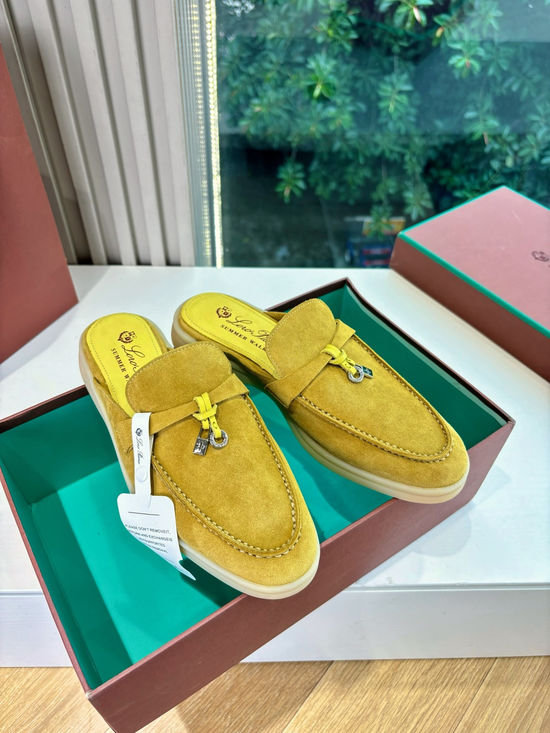 Loro Piana Classic Smooth Leather Loafers Elegant Comfortable Footwear