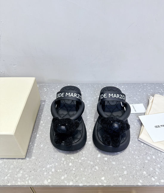 13De Marzo Cute Bear Decor Thick Sole Flip Flops for Outings