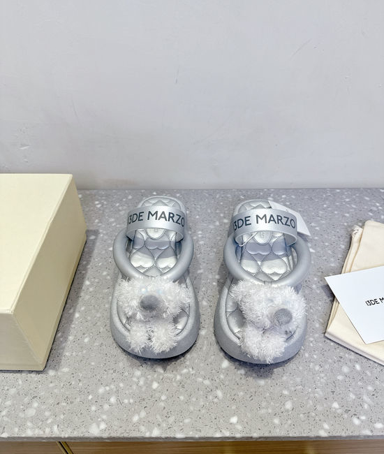 13De Marzo Cute Bear Decor Thick Sole Flip Flops for Outings