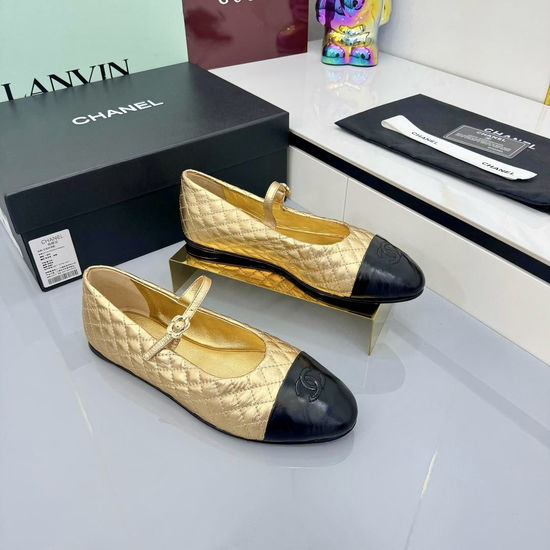 Chanel Elegant Quilted Design with Black and Gold Accents