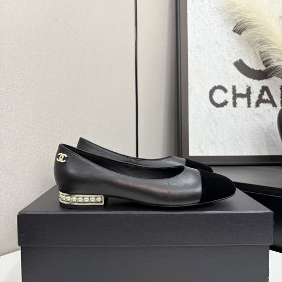 Roger Viver Diamond Buckle Sheepskin Leather Sole Sandals