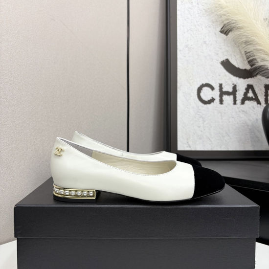 Roger Viver Diamond Buckle Sheepskin Leather Sole Sandals