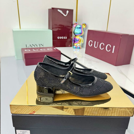 Gucci Lace Crystal Decorated Low Heel Patent Leather Dress Shoes
