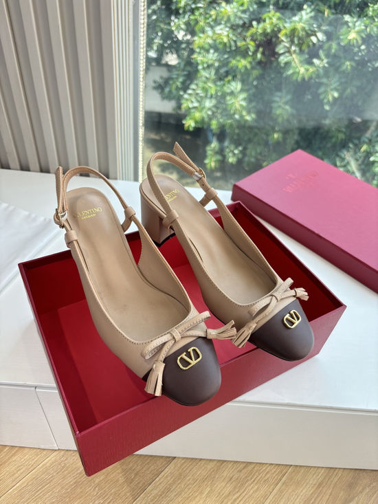 Valentino Comfortable Sheepskin Leather Casual Elevating Fashion Shoes