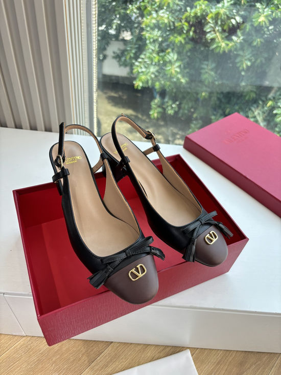 Valentino Comfortable Sheepskin Leather Casual Elevating Fashion Shoes