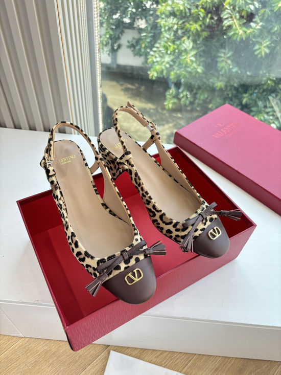 Valentino Comfortable Sheepskin Leather Casual Elevating Fashion Shoes