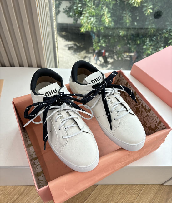 Miu Miu Thick Sole Leather Casual Shoes Lightweight Comfortable Elevated