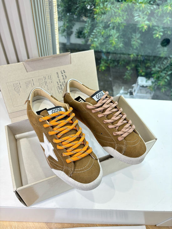 Golden Goose Vintage Distressed Star Pattern Leather Casual Sneakers