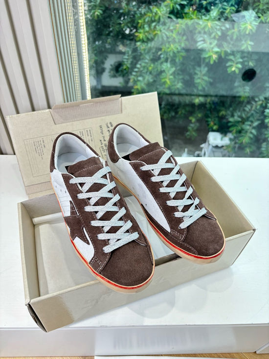 Golden Goose Vintage Distressed Star Pattern Leather Casual Sneakers