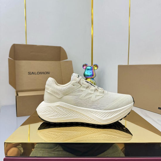 Alo Breathable Mesh Running Shoes Supportive Insole Shock Absorbing Outsole