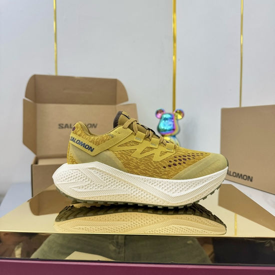 Alo Breathable Mesh Running Shoes Supportive Insole Shock Absorbing Outsole