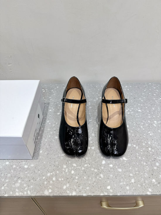 Maison Margiela Chunky Heel Split Toe Mary Jane Ballet Flats Soft Leather