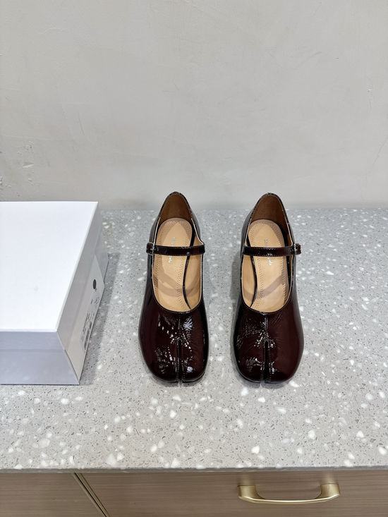 Maison Margiela Chunky Heel Split Toe Mary Jane Ballet Flats Soft Leather