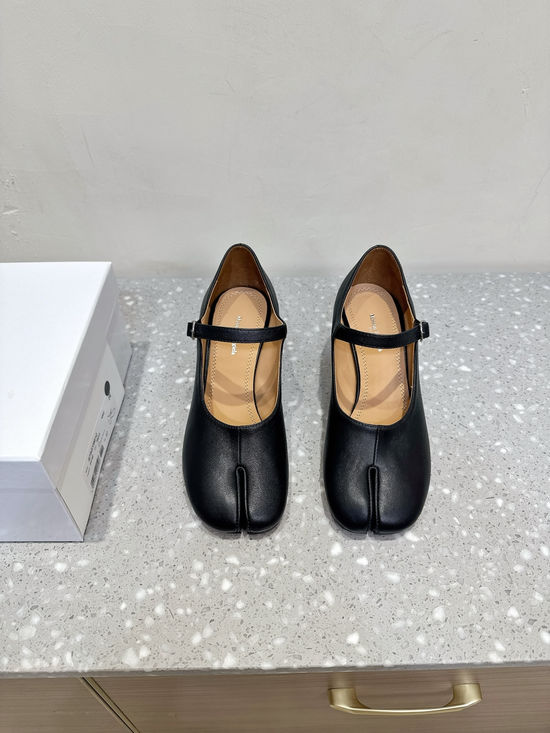 Maison Margiela Chunky Heel Split Toe Mary Jane Ballet Flats Soft Leather