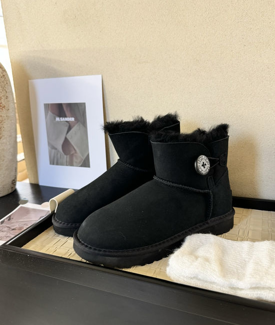 UGG Classic Low-Cut Wooden Buckle Black Boots