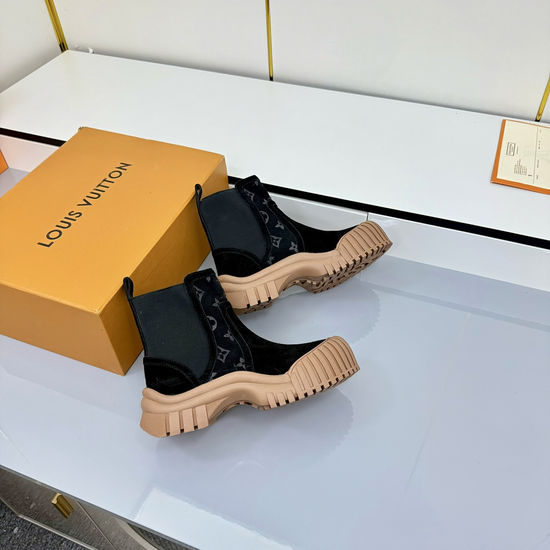 Louis Vuitton Premium Suede Leather Casual Shoes With Debossed Logo