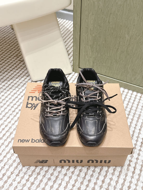 Miu Miu Vintage Casual Sneakers Dual Lace Design Retro Style
