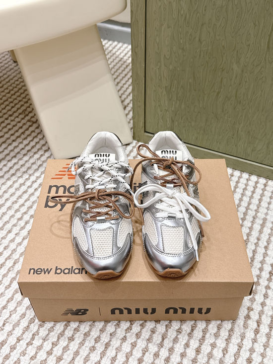Miu Miu Vintage Casual Sneakers Dual Lace Design Retro Style