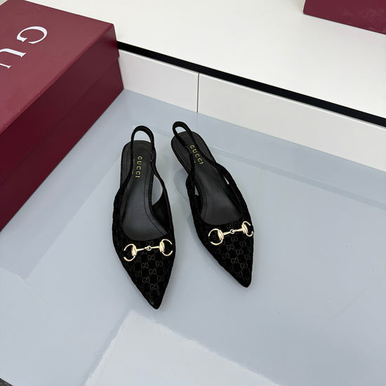 Gucci Pointed Toe Pump Shoes with Horsebit Leather Upper