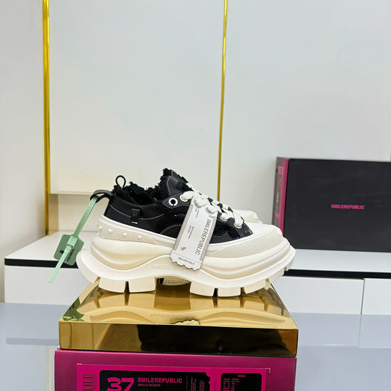 SMILEREPUBLIC Soft Canvas Casual Comfort Low Top Sneakers