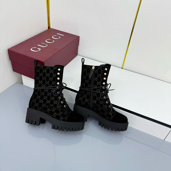 Gucci Embossed Leather Lace Up Ankle Boots With Treaded Sole