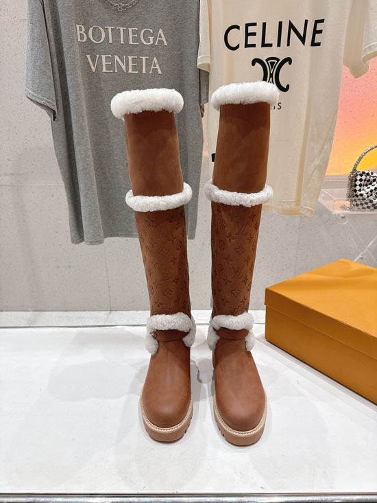Louis Vuitton Waterproof Snow Boots with Monogram Pattern and Wool Lining