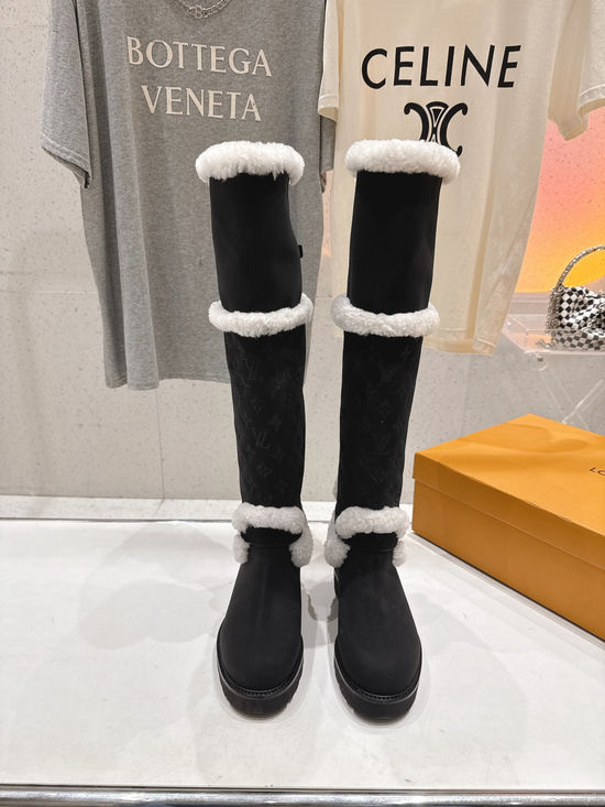 Louis Vuitton Waterproof Snow Boots with Monogram Pattern and Wool Lining