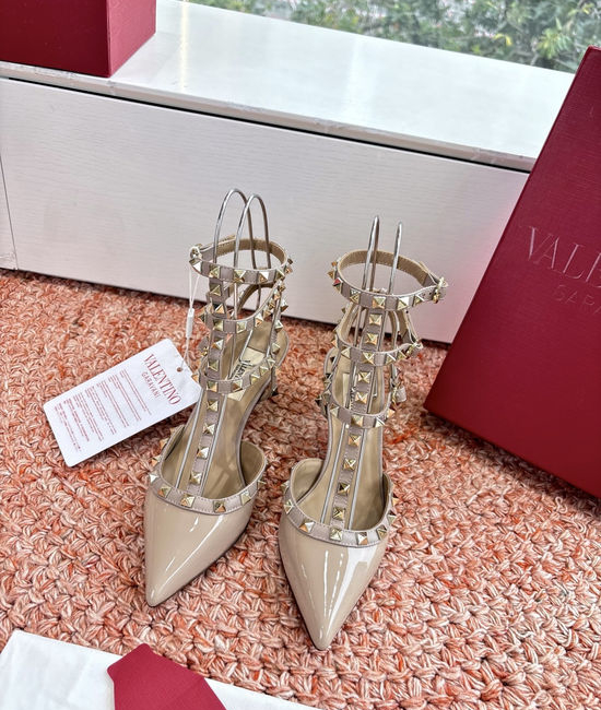 Valentino Classic Rivet Patent Leather Sole Comfortable Daily Footwear