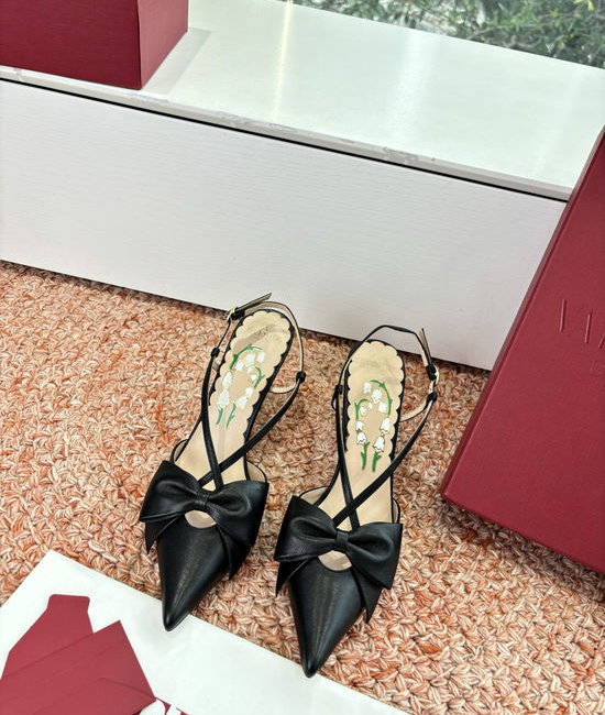 Valentino Classic Rivet Comfortable Leather Upper Elevating Casual Shoes